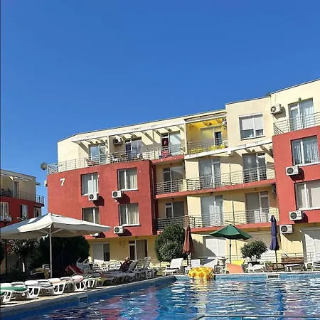 Апартамент Sunny Day 5 *
